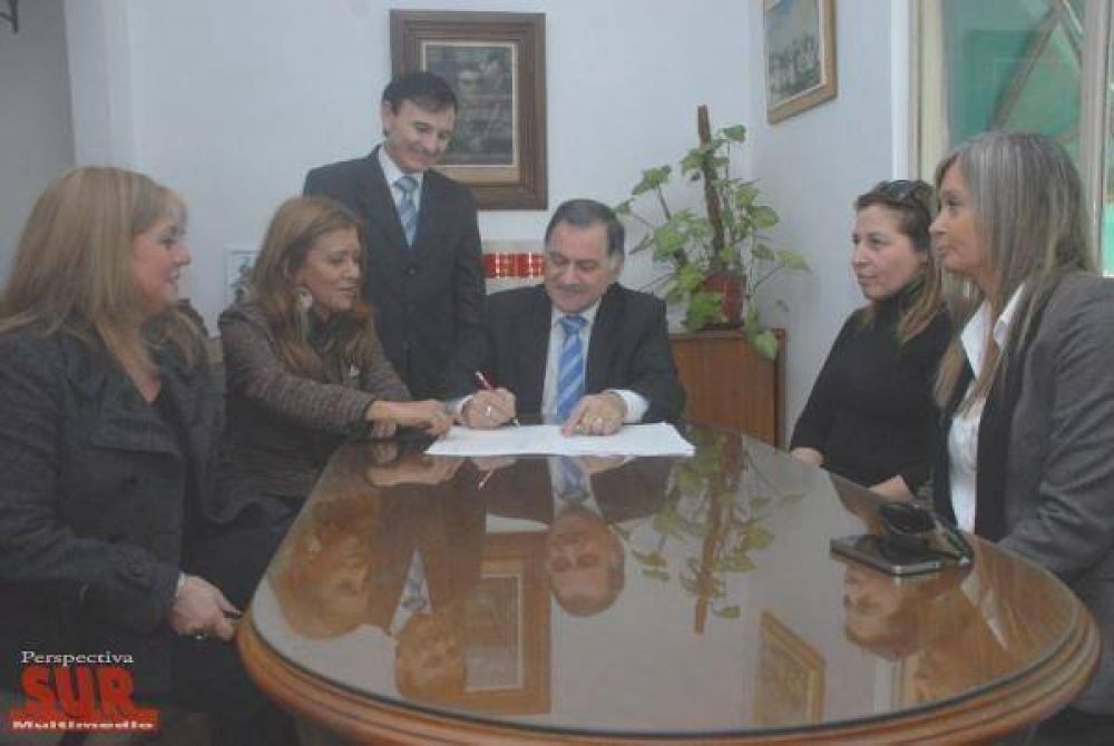 El intendente Pereyra firm� las escrituras de un predio recreativo