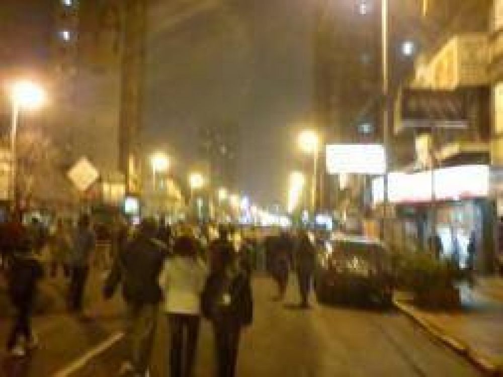 Lan�s: Incidentes en el Municipio tras marcha en reclamo de seguridad