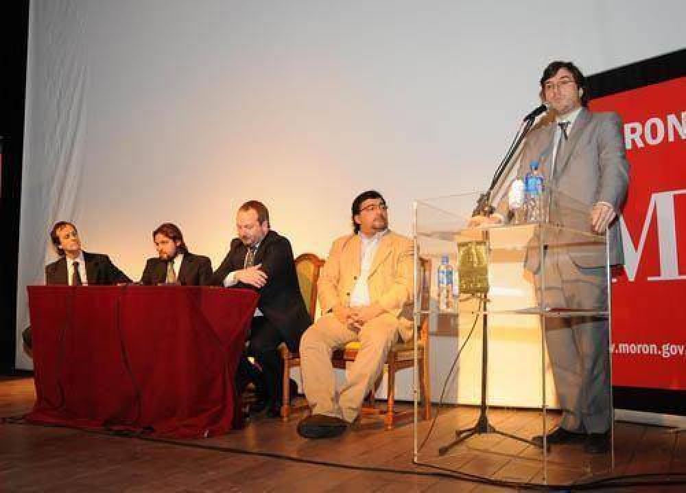  Ghi y el Deportivo Mor�n contra la violencia en el f�tbol