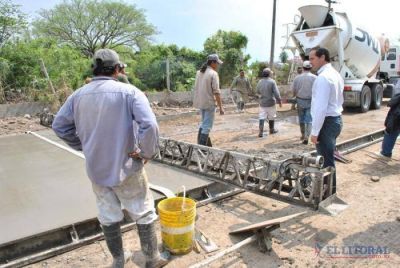 Est�n muy avanzados los trabajos de pavimentaci�n sobre JR Vidal
