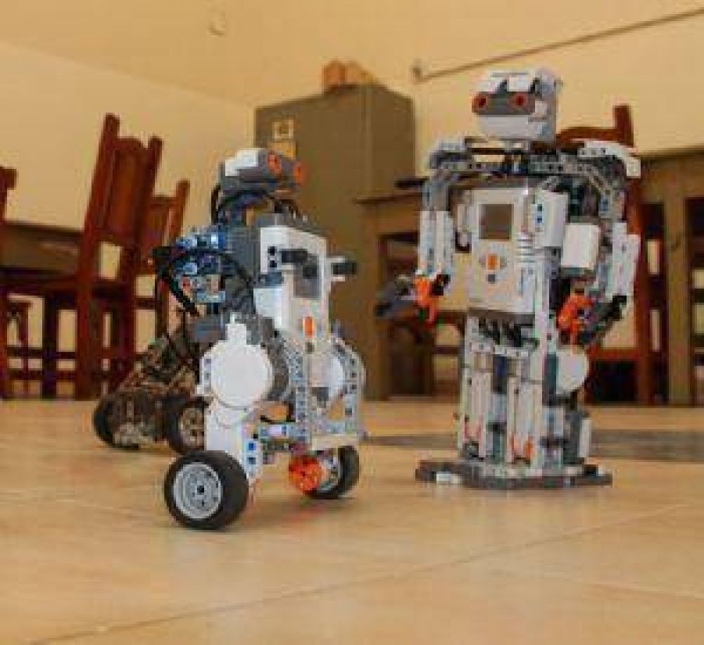Buscan inculcar la rob�tica educativa