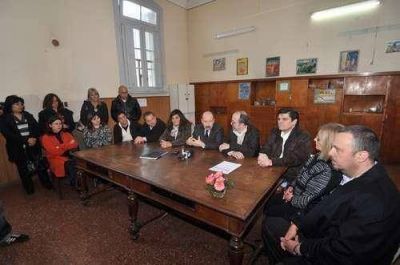 Se firm� el acta de inicio de obra de la �ltima etapa de obra de la Escuela 17 