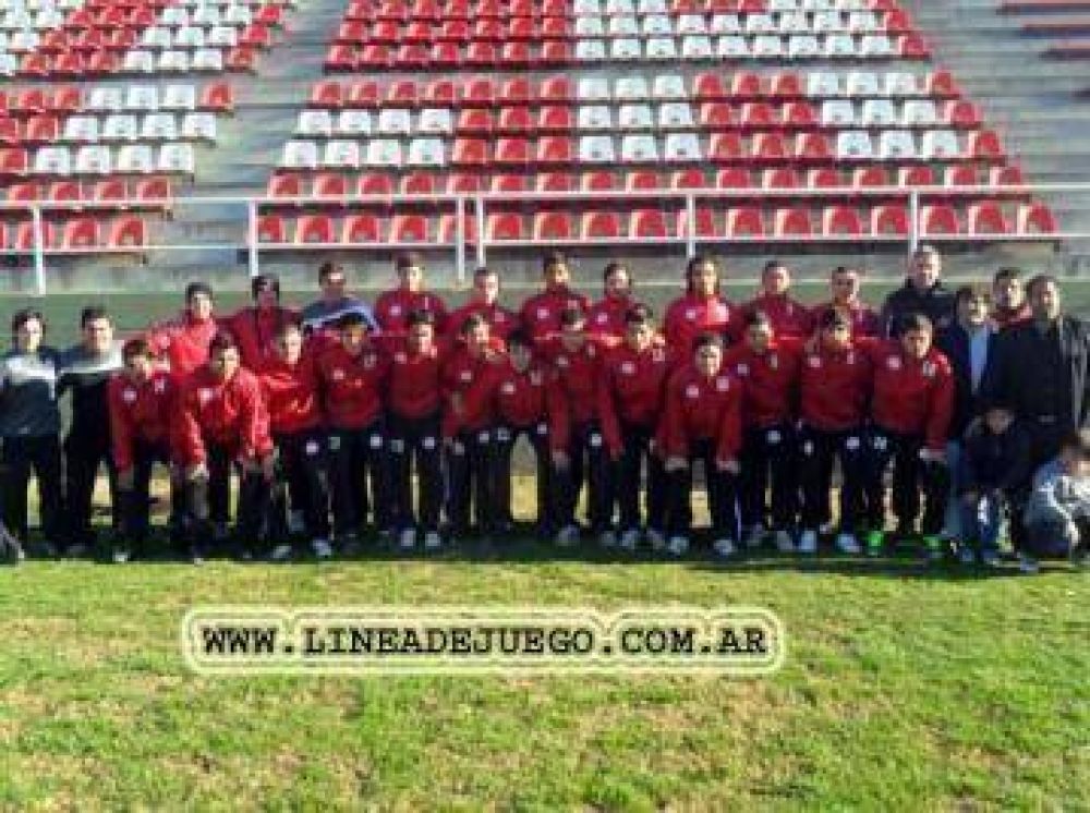 El Globo present� su plantel y homenaje� a sus glorias