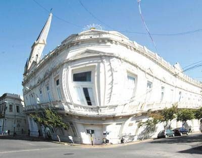 Jun�n: Elefantiasis estatal