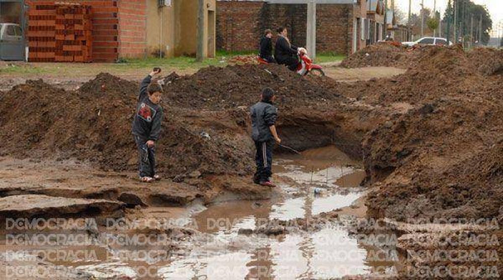 Renaci� el drama en los barrios que se quedan aislados cada vez que llueve