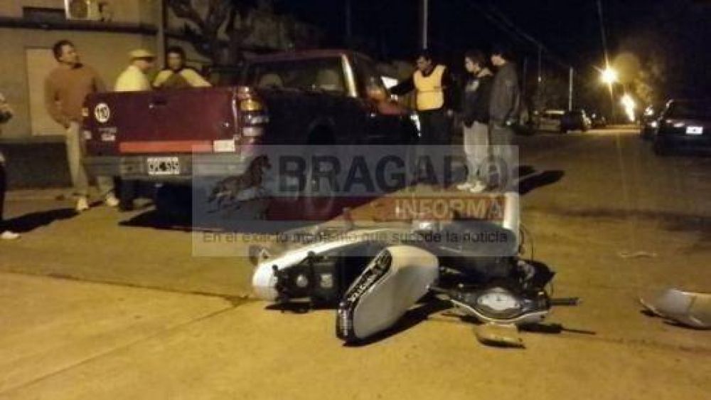 Menor de 14 a�os se estrell� contra una camioneta