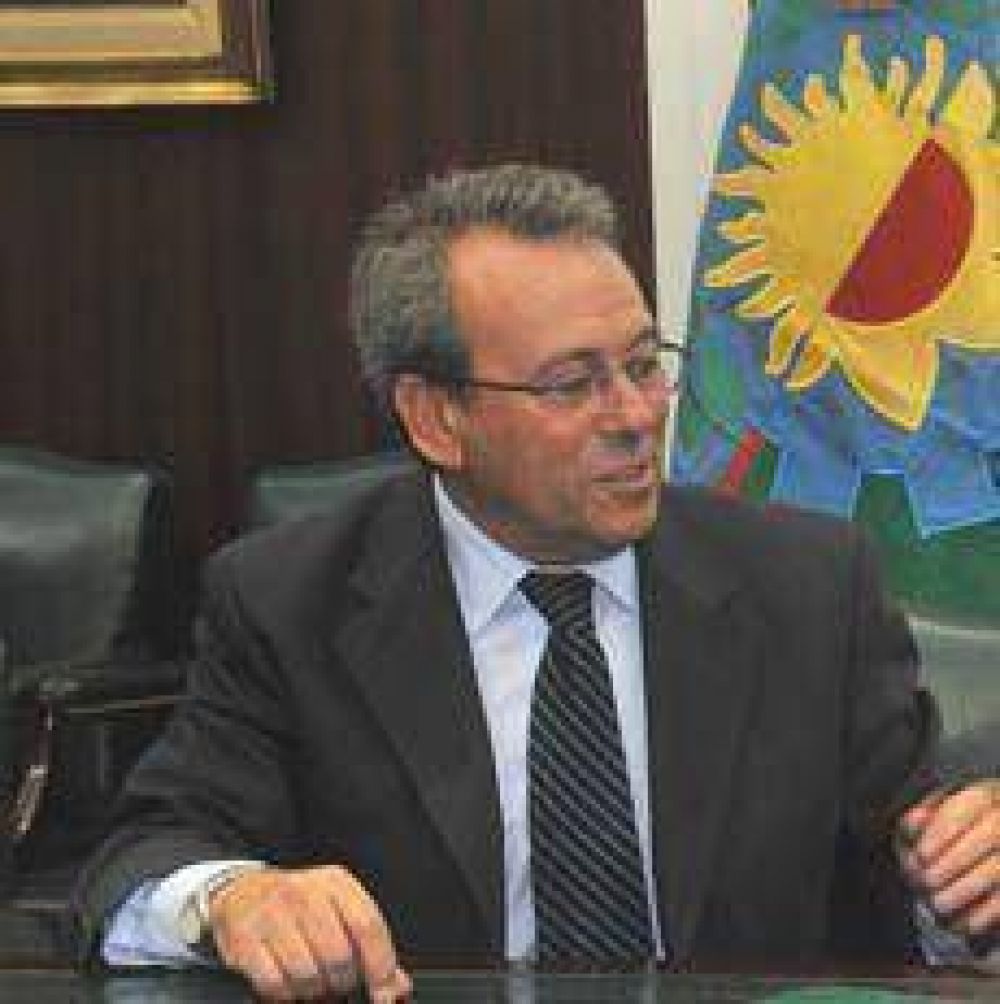 Molina dijo que los m�dicos deben levantar la medida el tiempo necesario hasta llegar a un acuerdo.