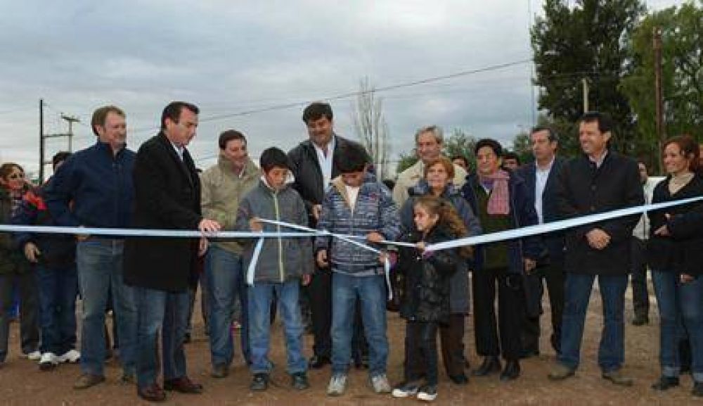 Jun�n: P�rez entreg� viviendas e inaugur� una red de gas y una subcomisar�a.