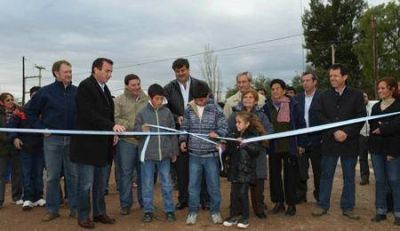 Jun�n: P�rez entreg� viviendas e inaugur� una red de gas y una subcomisar�a.