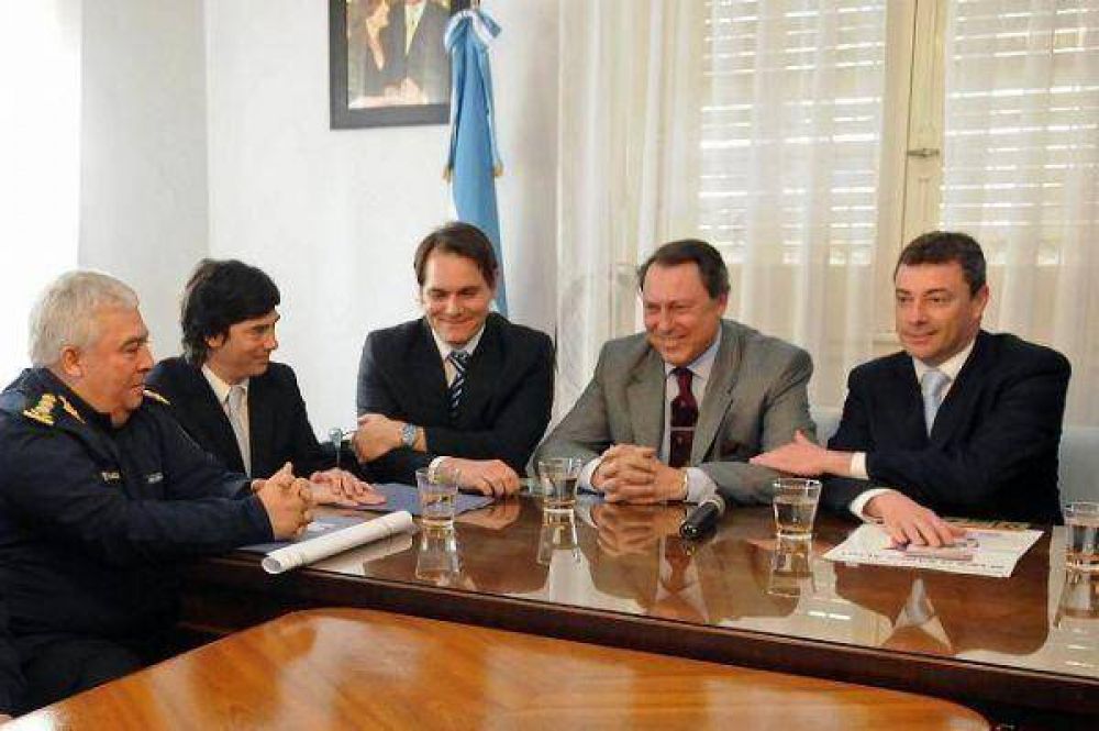 Brandsen puso en marcha la polic�a comunal con la visita de Casal
