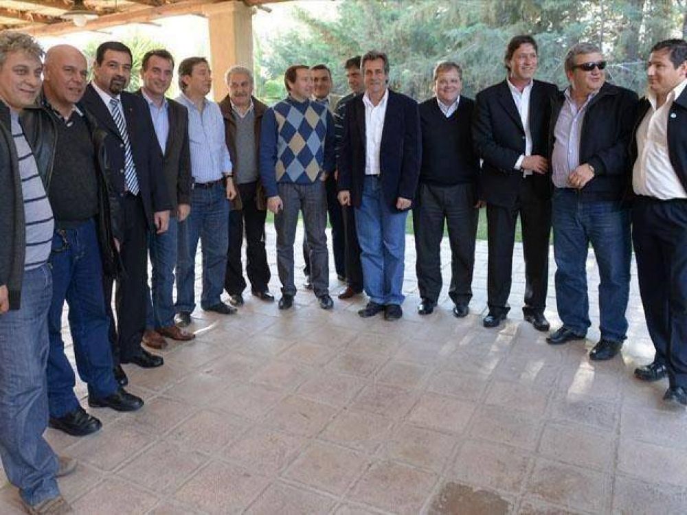Paco P�rez se reuni� con los intendentes del justicialismo por la reforma pol�tica