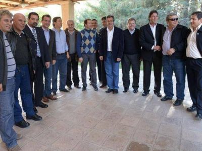 Paco P�rez se reuni� con los intendentes del justicialismo por la reforma pol�tica