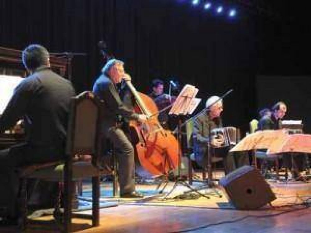 El tango de Lomas marc� el ritmo en el Teatro Municipal