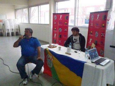 Germ�n Lauro dict� una cl�nica de atletismo