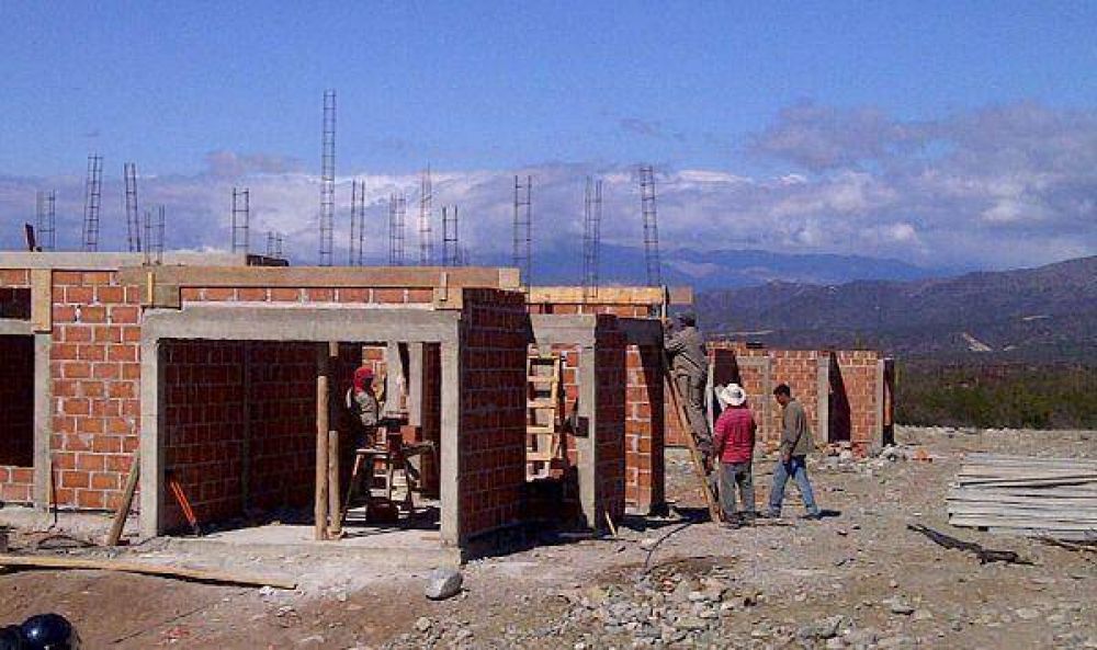 Avanza la construcci�n de Viviendas de Clase Media en Chilecito