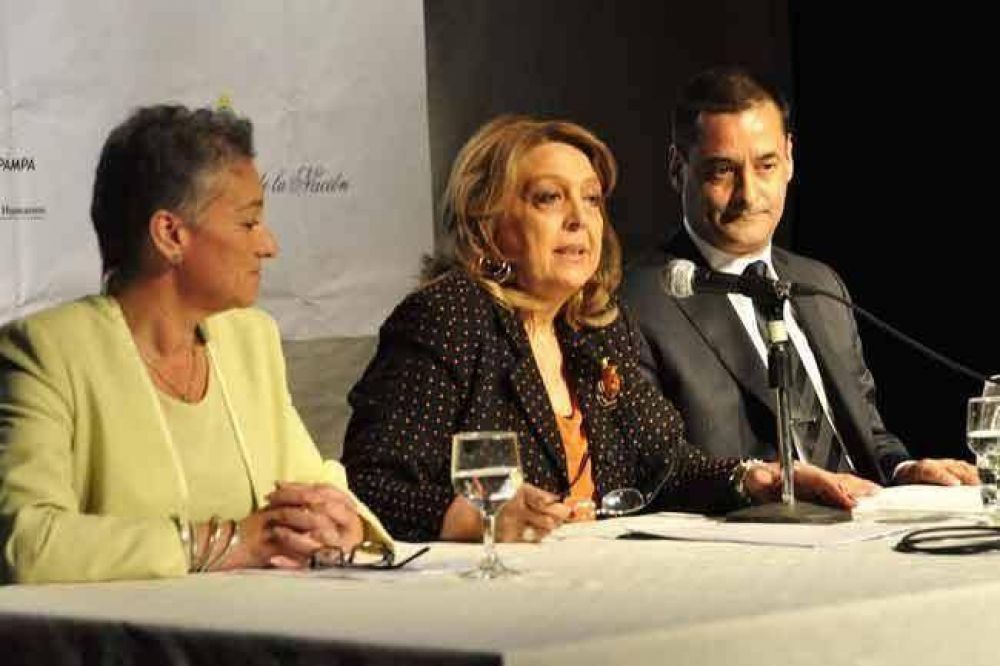 �Lo que le pasa a una, nos pasa a todas�