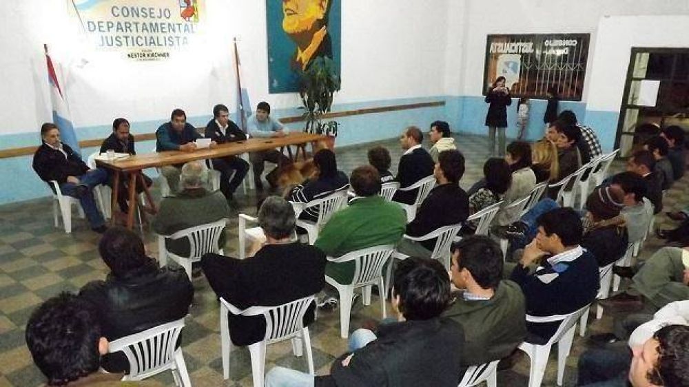 Cresto celebr� el lanzamiento de la Escuela de Formaci�n Pol�tica del PJ