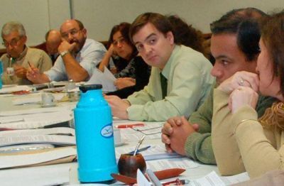 "Baudino desconoce los elementos de la causa que resolvi�", dice Div�n