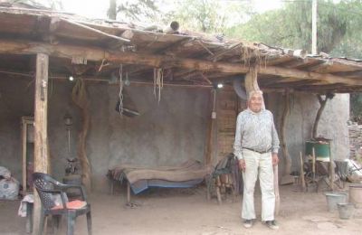 Chivo asado para festejar la llegada del agua y la luz