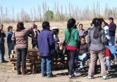 Familias cipole�as tomaron terrenos en el DVN 