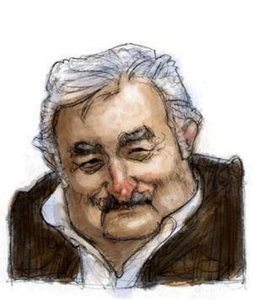 Mujica llega a la mitad de su mandato desgastado y con varios frentes abiertos