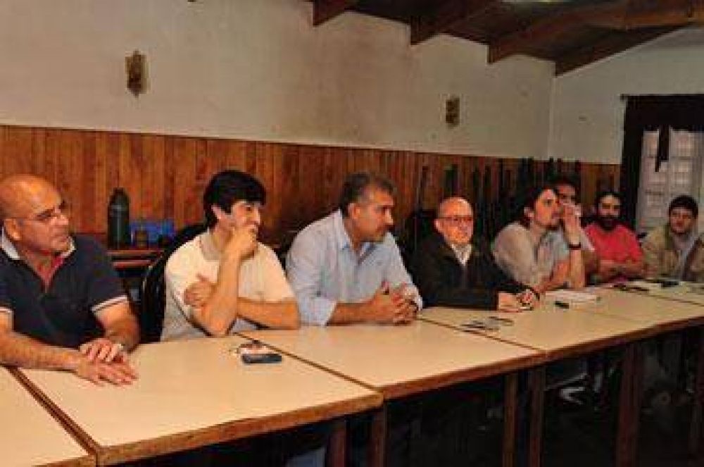 MUS analiza si asistir�a a una reuni�n con el gobernador
