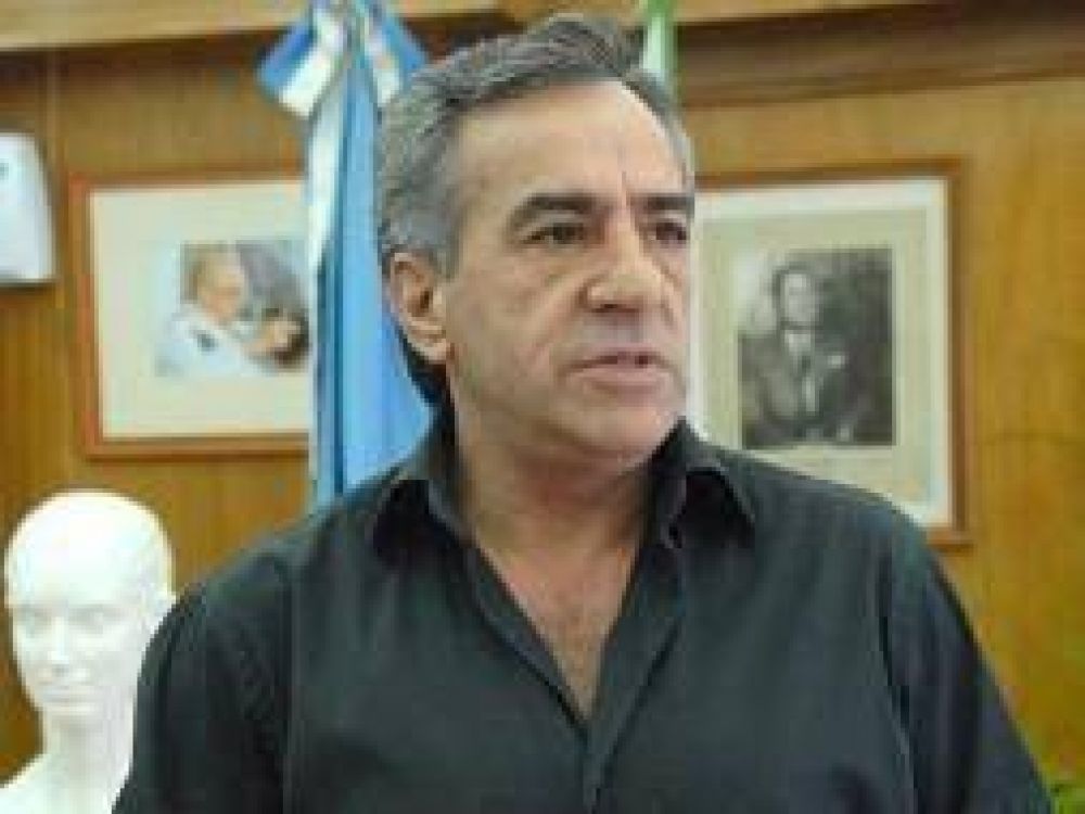 Malvinas Argentinas: Crecen las cr�ticas contra el Intendente Cariglino tras crimen del enfermero