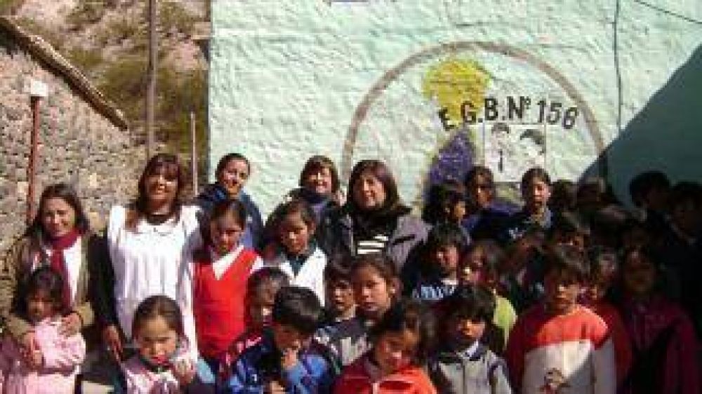 Nuevas autoridades educativas recorren la localidad de Fiambal�