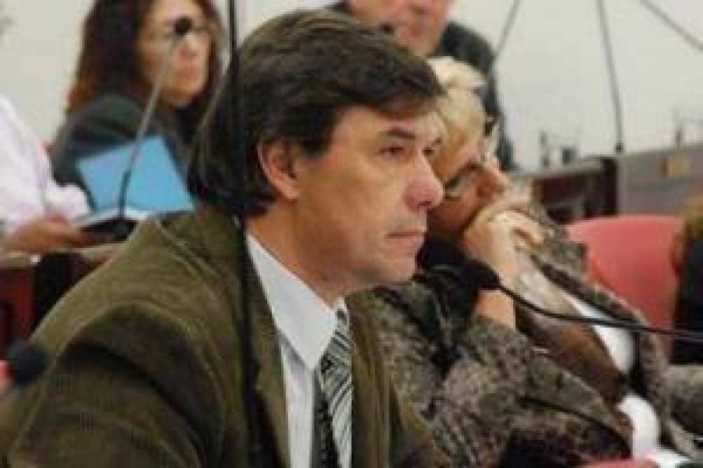 Vallejos dice que la gesti�n de Ayala est� siendo juzgada por un "ramillete" de intendentes denunciados por hechos aberrantes