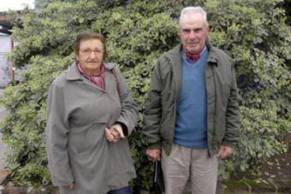 Debieron abandonar su campo porque el agua amenazaba con inundar toda la casa