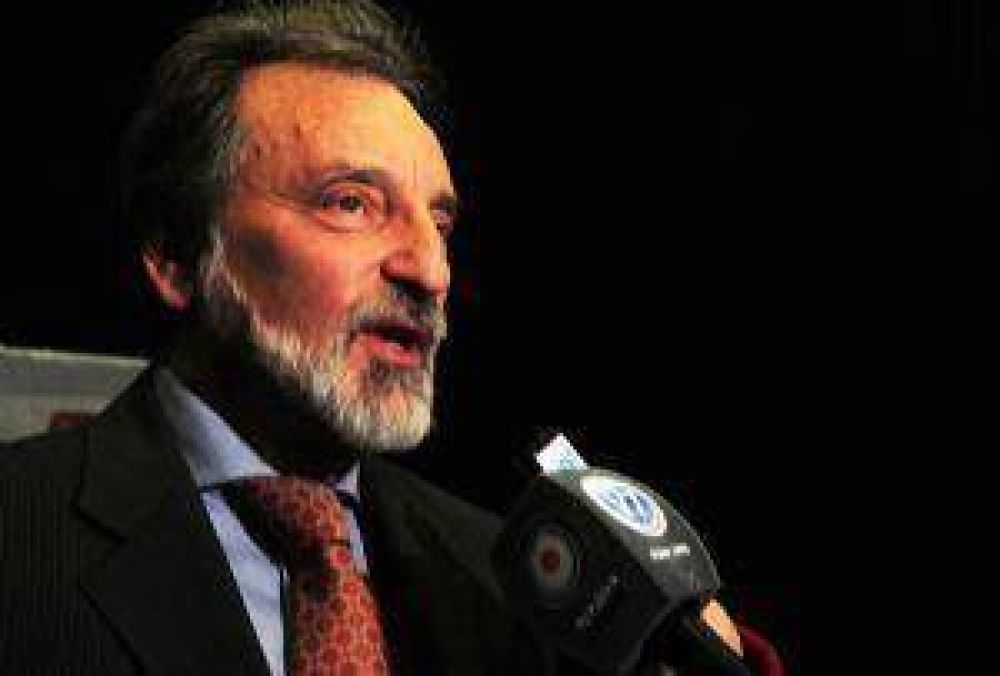 Diputado da charla en Jun�n y llama a �defender los logros�