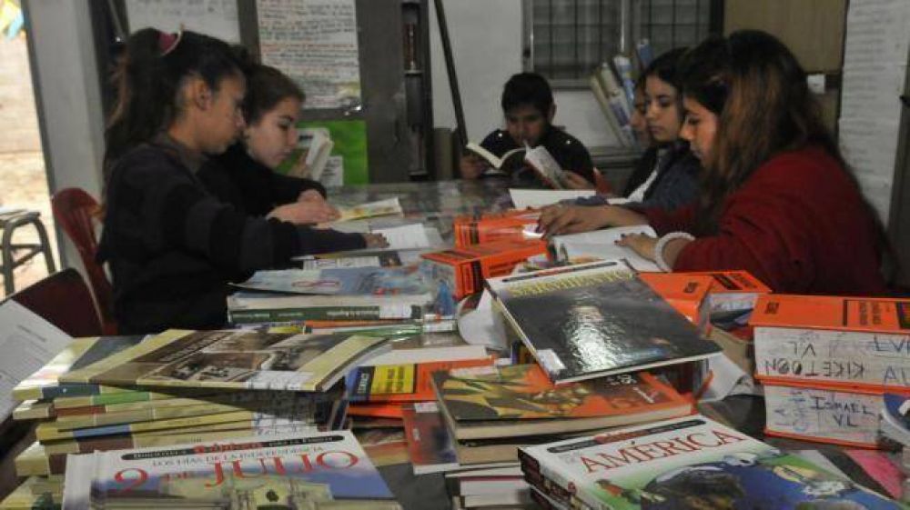 Uno de cada tres alumnos est� atrasado en la escuela