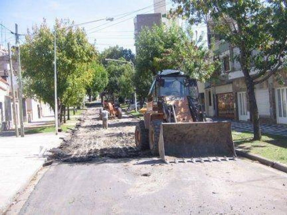 El municipio retoma los trabajos de bacheo en las calles de Paran�