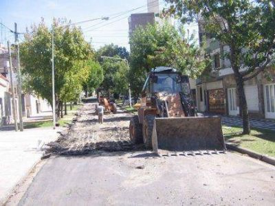 El municipio retoma los trabajos de bacheo en las calles de Paran�
