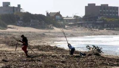 Jornada de limpieza en la playa de Quequ�n