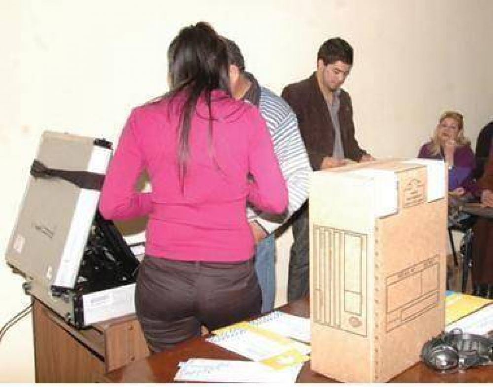 El Gobierno ya capacita en la utilizaci�n del voto electr�nico