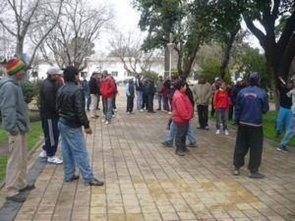 Ex trabajadores de empresa piden que los contrate la Municipalidad