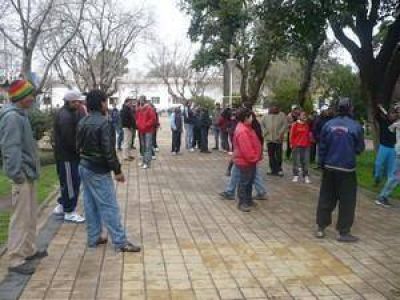 Ex trabajadores de empresa piden que los contrate la Municipalidad