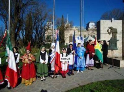 Homenajes a la inmigraci�n en Tres Arroyos y Claromec�