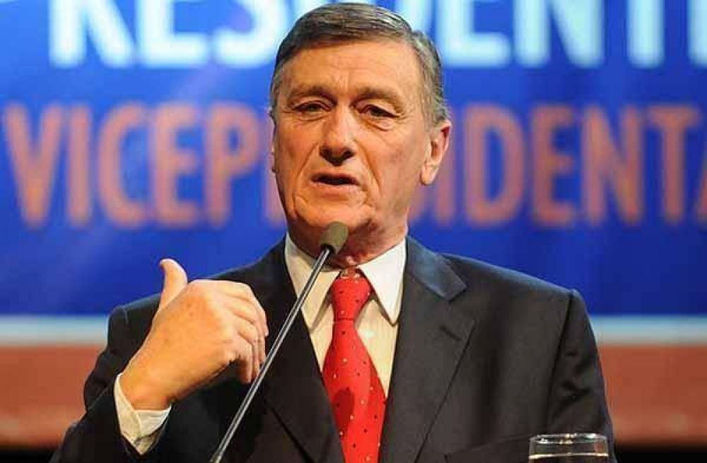 Binner llega a La Pampa para buscar firmas contra la re-reelecci�n de Cristina