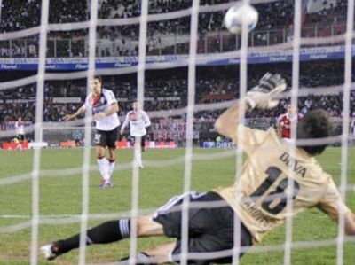 Sin renunciar a sus principios, Newell's reaccion� de manera conmovedora ante River