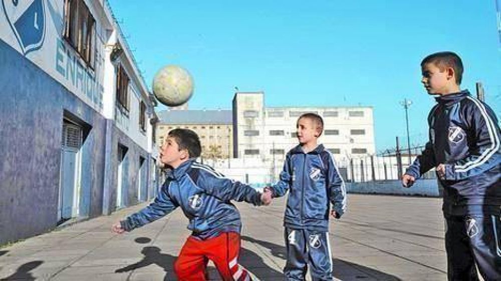 Lamadrid: un club de barrio a la sombra de la c�rcel de Devoto