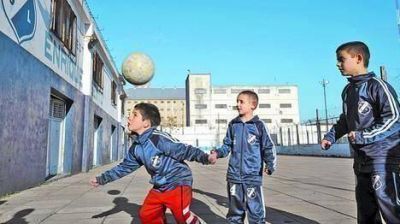 Lamadrid: un club de barrio a la sombra de la c�rcel de Devoto