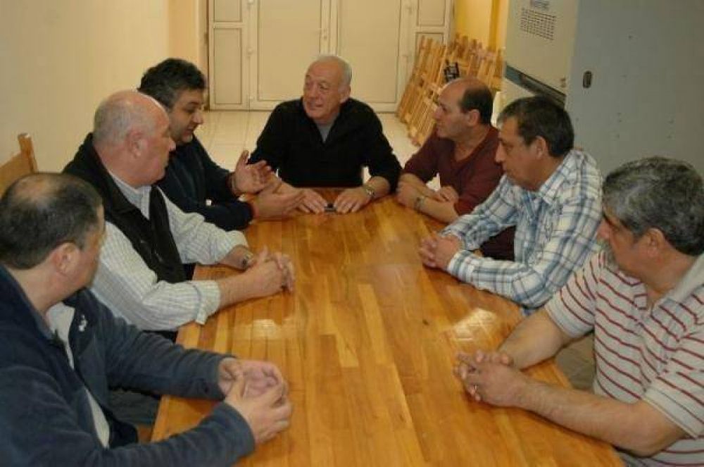 Gobierno y Sindicato de Luz y Fuerza acordaron construcci�n de viviendas para afiliados