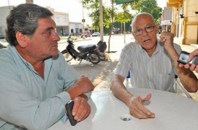 Tafice�os reclaman sem�foros y se quejan del servicio de agua potable.