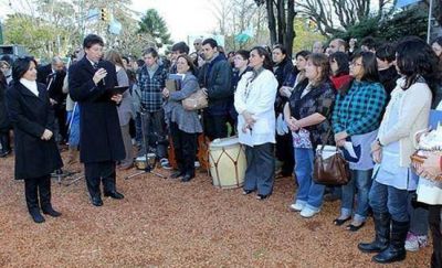 Gustavo Posse presidi� el acto por el D�a del Maestro, en Acassuso