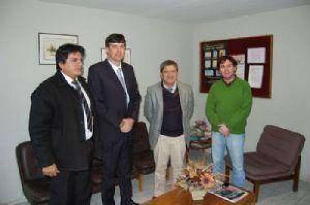 Directorio de la EC SAPEM, con funcionarios de Chile