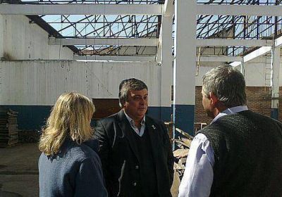 Carlos Selva recorri� obras en la ex Industrial