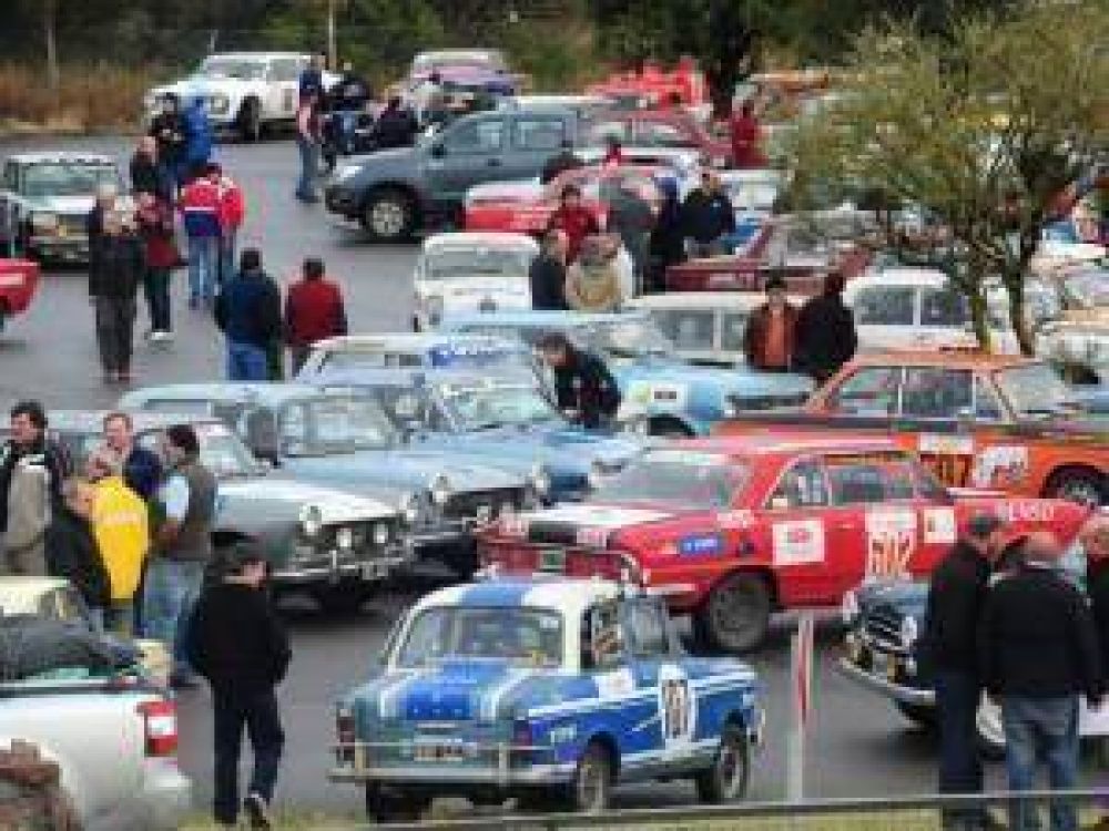 Los autos antiguos comenzaron su recorrido por San Luis