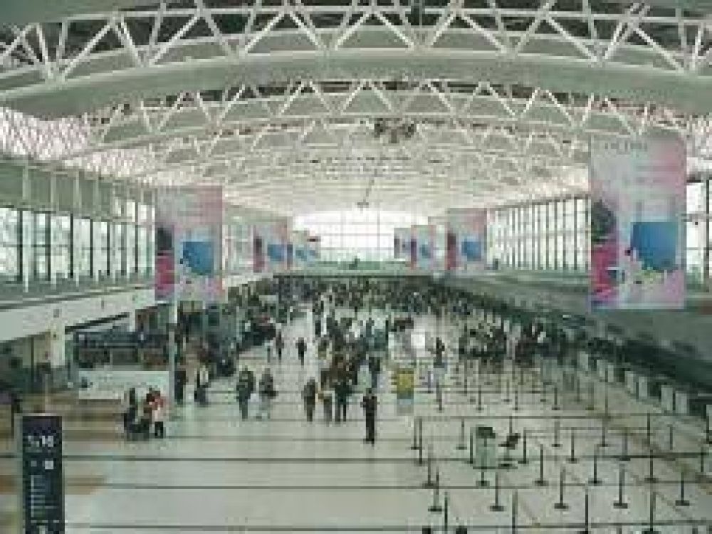Desalojaron Aeropuerto de Ezeiza por "alerta de bomba"